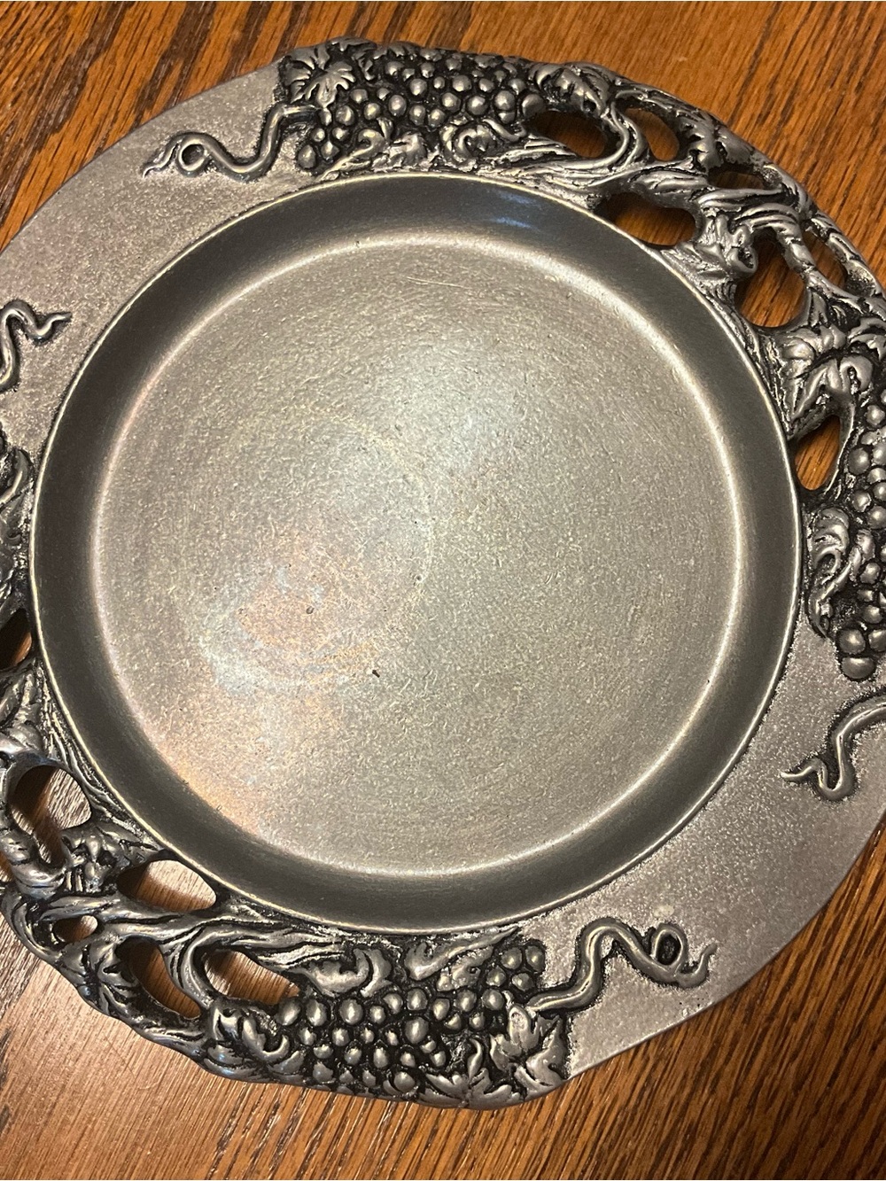 Vineyard Elegance 3D Grape Design Solid Heavy Pewter 8”  Round Decorative Tray